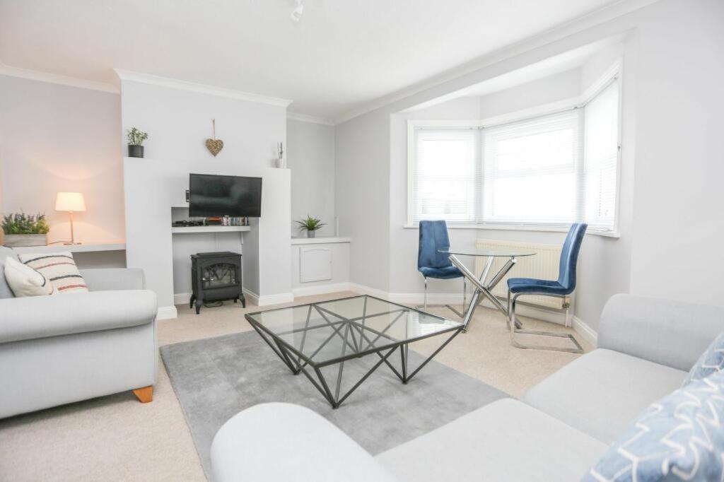 Southsea Historic Gem - Elegant Apartments Портсмът Екстериор снимка