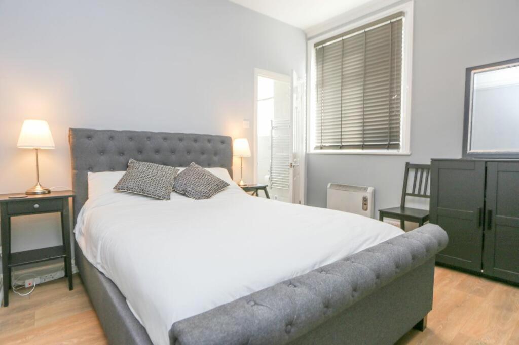 Southsea Historic Gem - Elegant Apartments Портсмът Екстериор снимка
