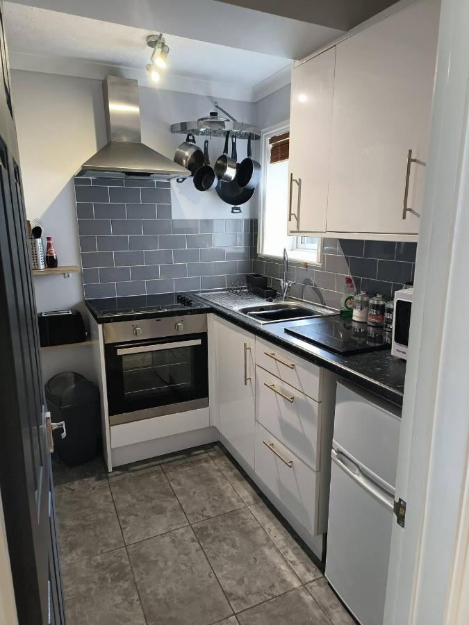 Southsea Historic Gem - Elegant Apartments Портсмът Екстериор снимка