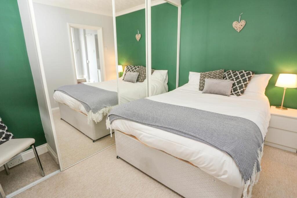 Southsea Historic Gem - Elegant Apartments Портсмът Екстериор снимка