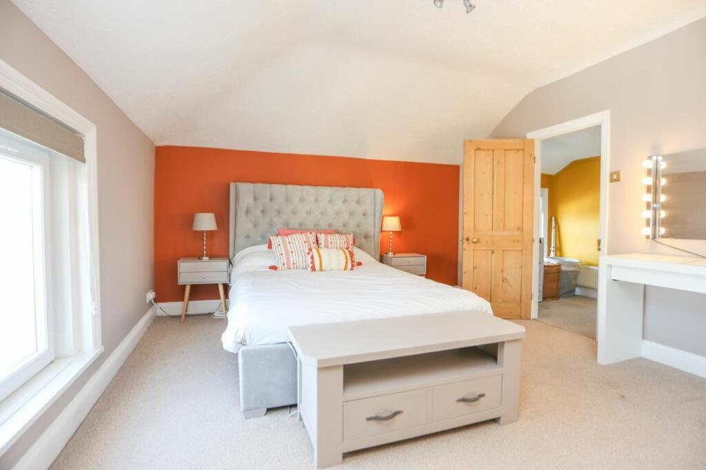 Southsea Historic Gem - Elegant Apartments Портсмът Екстериор снимка