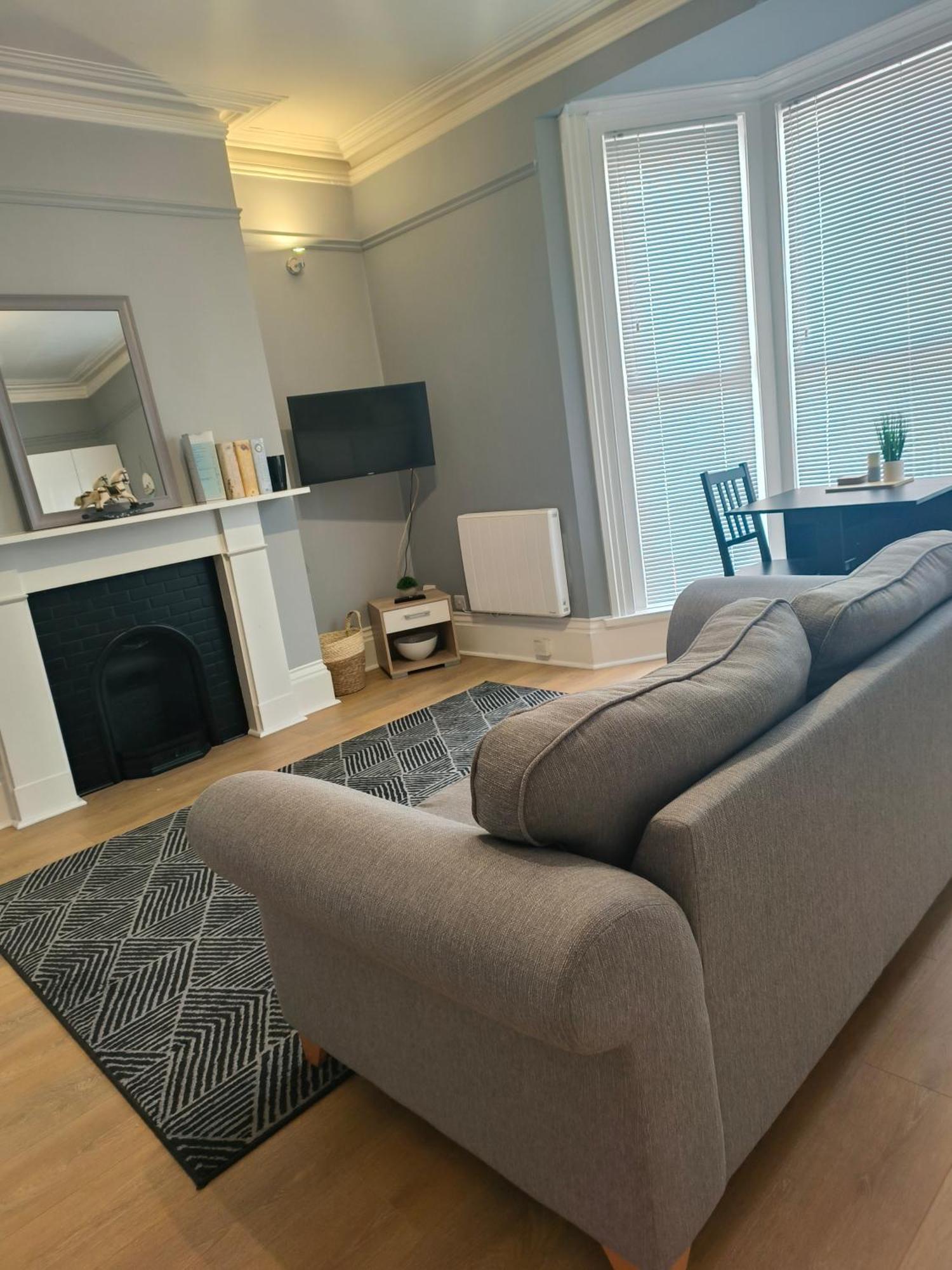 Southsea Historic Gem - Elegant Apartments Портсмът Стая снимка